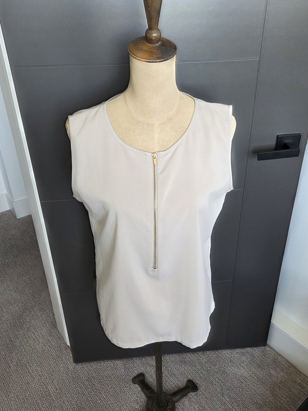 Calvin Klein Sleeveless Beige Blouse Women’s Small Gold Zip Front Office Career